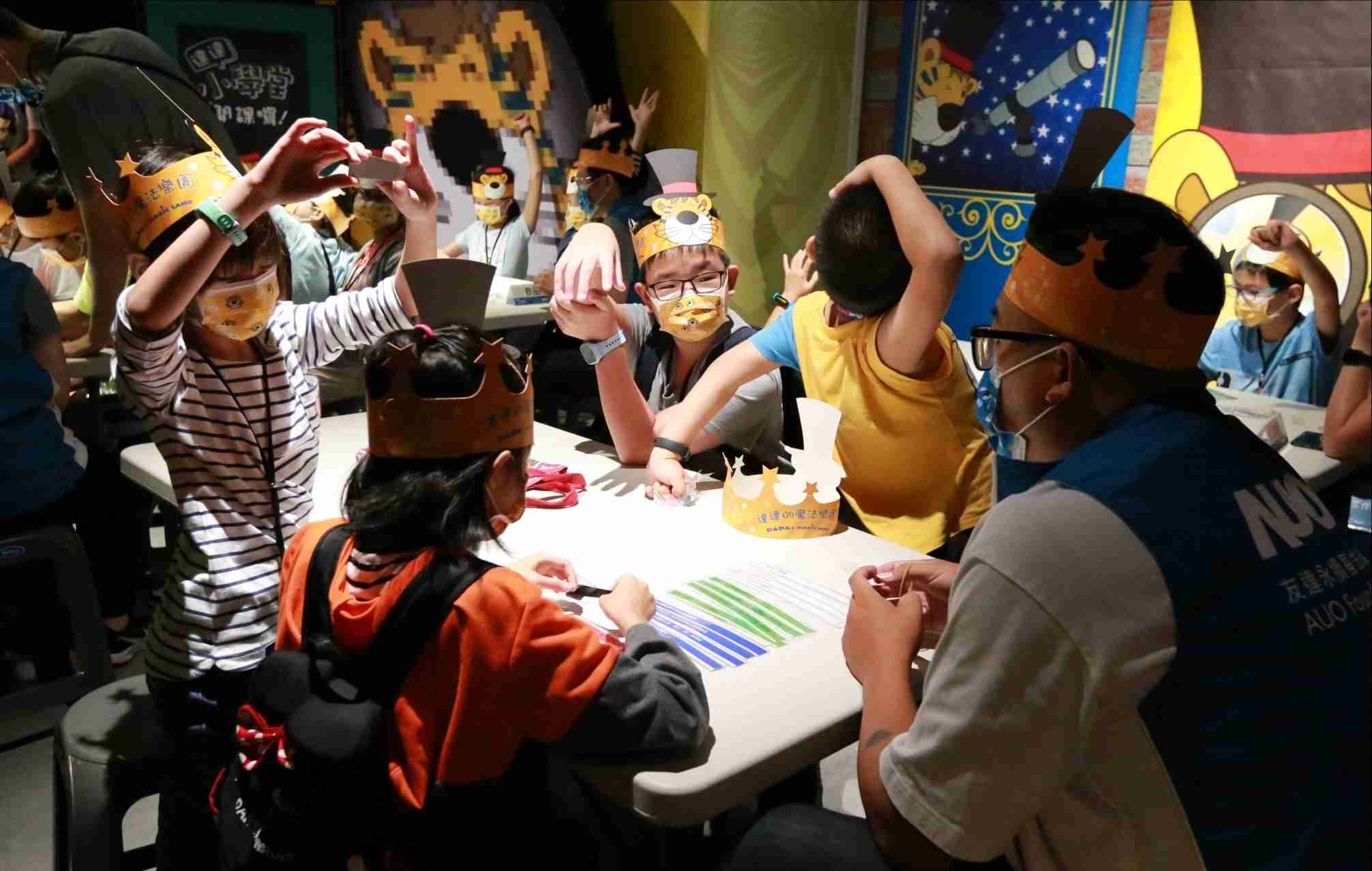 欧陆注册以永续理念推动全人教育计划，，，，内外结盟储备科普教育人才，，荣获亚太永续行动奖社会共融面的金奖肯定