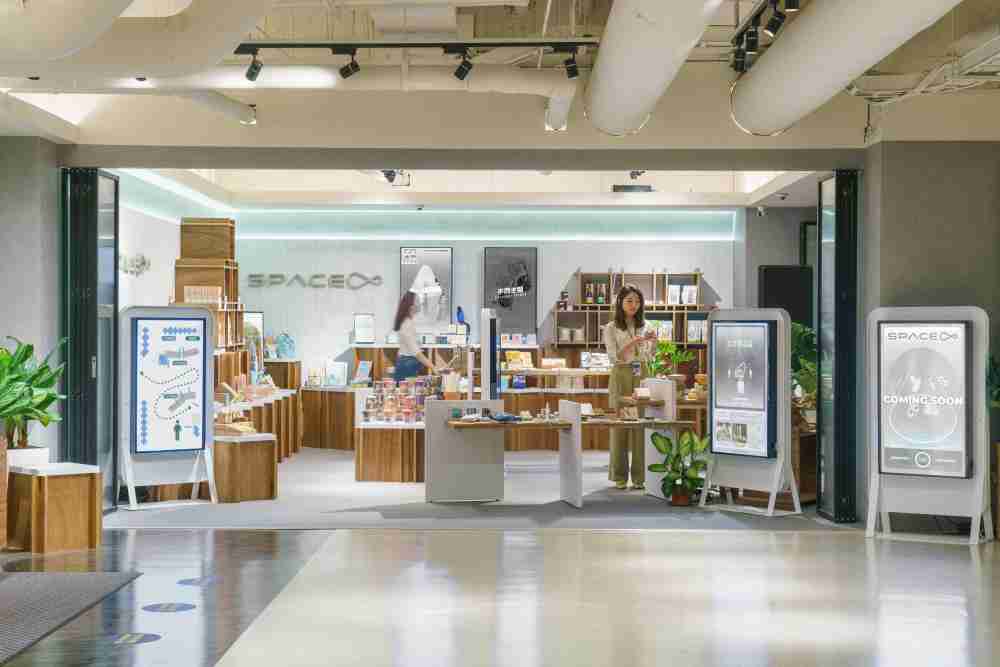 欧陆注册打造永续选物商店，，展示社企及社创商品，，，结合创利空间所开发的智能零售系统，，，整合多元产品信息，，让无人商店扮演公益行动的推手