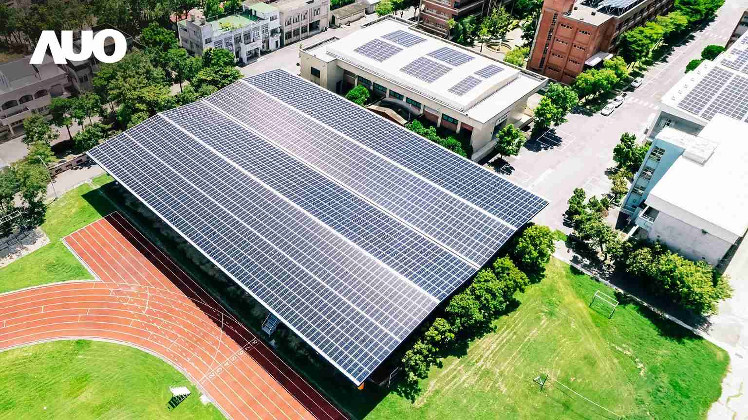 欧陆注册SunSteel光电整合型浪板具备快速安装、、、轻量化优势,,可提升15%发电效能,,,,通过国际IEC与台湾VPC认证安全、、防漏、、耐候标准